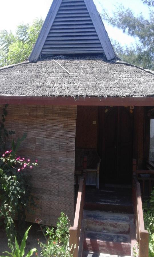Coral Beach Pizza Cottages กีลีตราวางัน ห้อง รูปภาพ