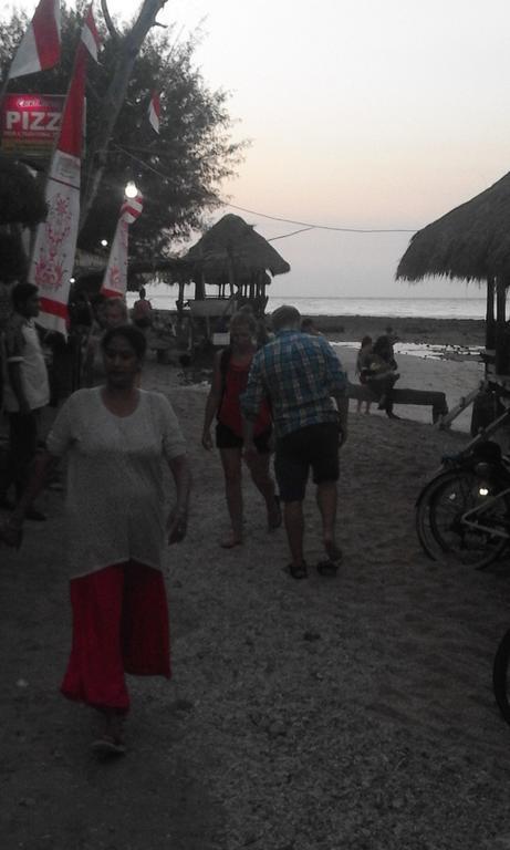 Coral Beach Pizza Cottages กีลีตราวางัน ภายนอก รูปภาพ