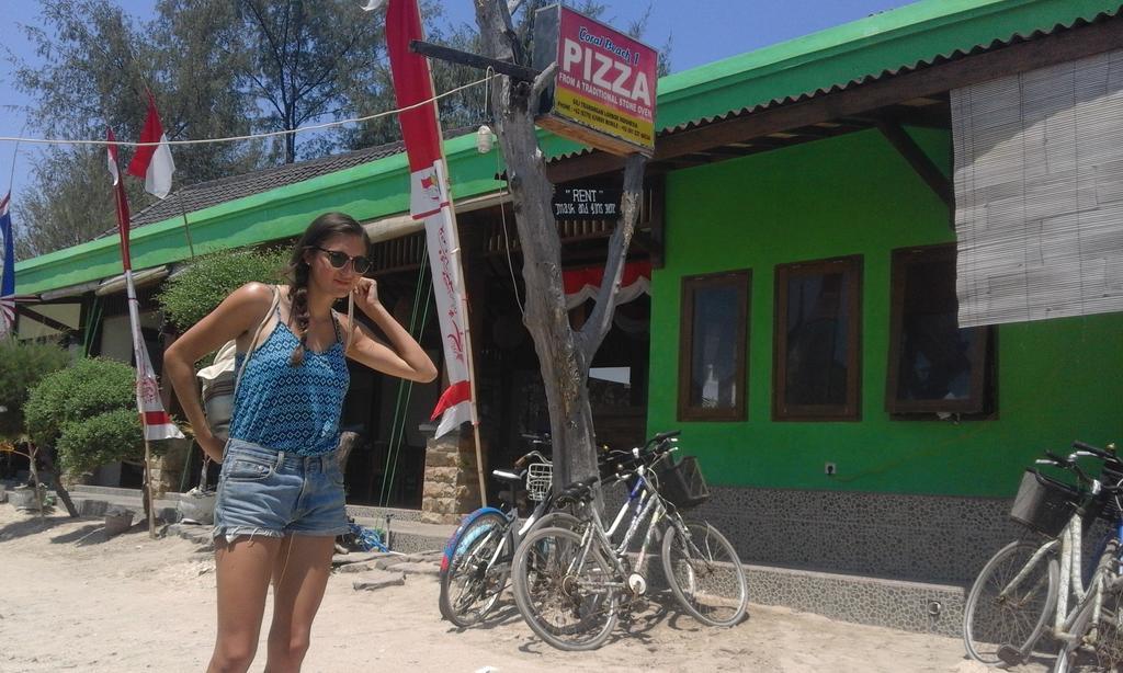 Coral Beach Pizza Cottages กีลีตราวางัน ภายนอก รูปภาพ